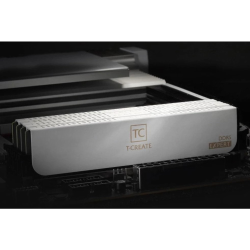 ОЗУ Team Group T-Create Expert 32Gb (CTCWD532G6400HC40BDC01) DDR5 White